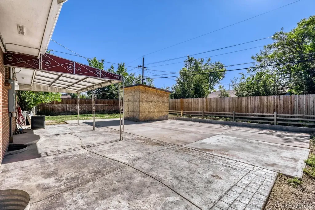 8560 Essex Street Denver CO 80229