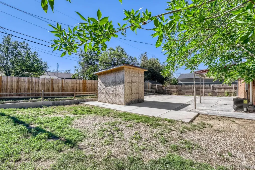 8560 Essex Street Denver CO 80229