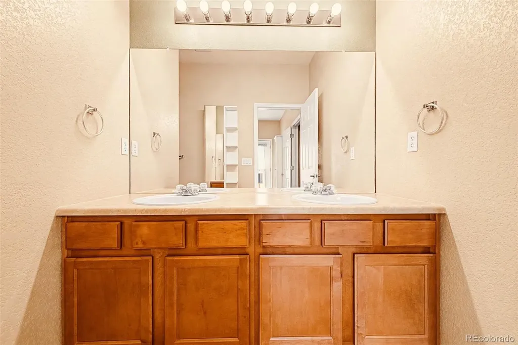 9494 Ashbury Circle Parker CO 80134