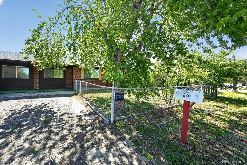 26 Newland Court Denver CO 80226