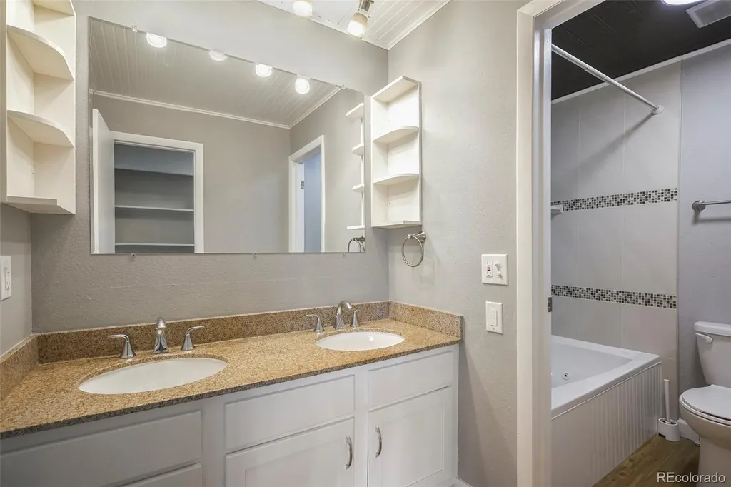 7995 E Mississippi Avenue Denver CO 80247