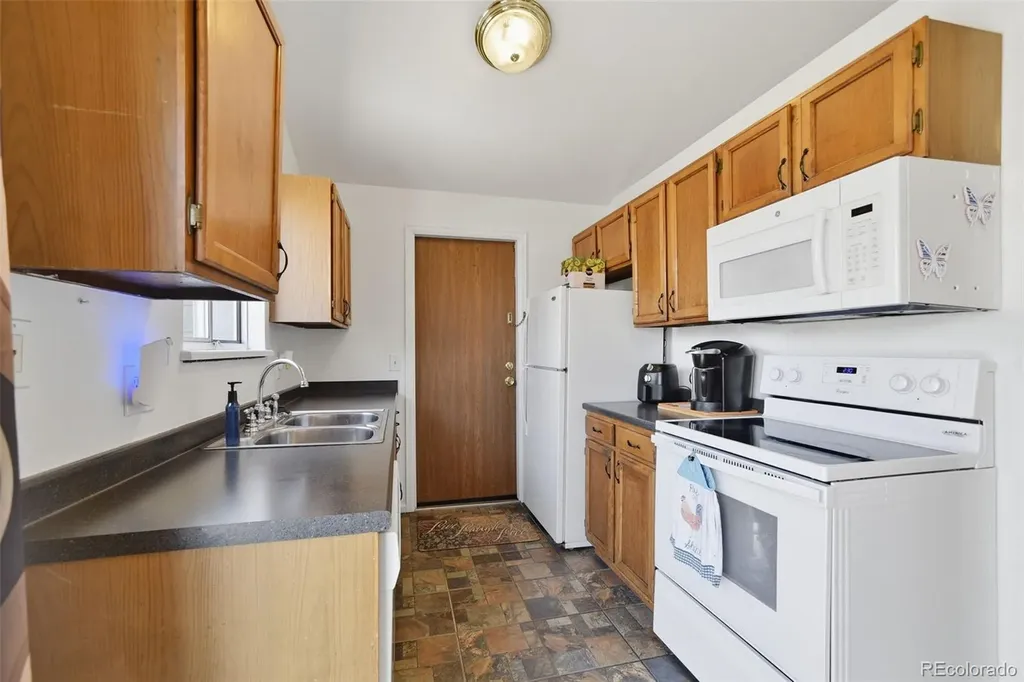 19335 E Batavia Pl Place E Aurora CO 80011