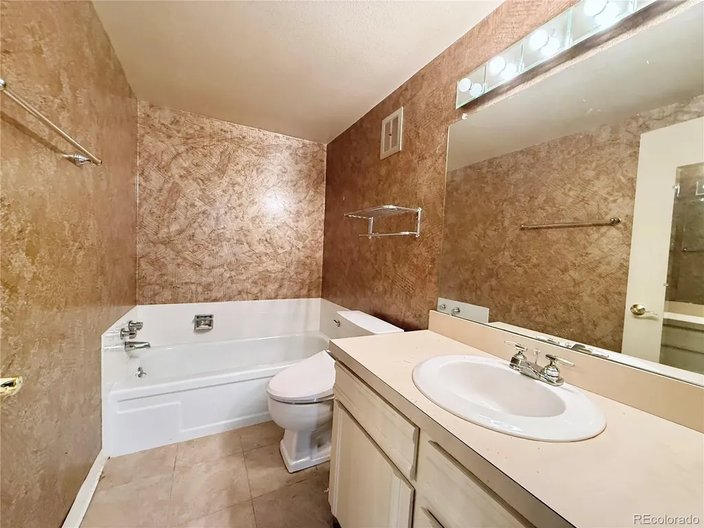 6495 E Happy Canyon Road Denver CO 80237
