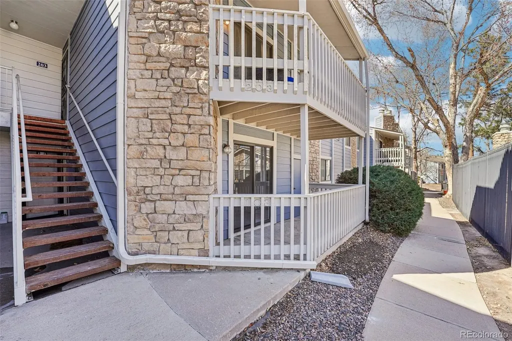 8335 Fairmount Drive Denver CO 80247