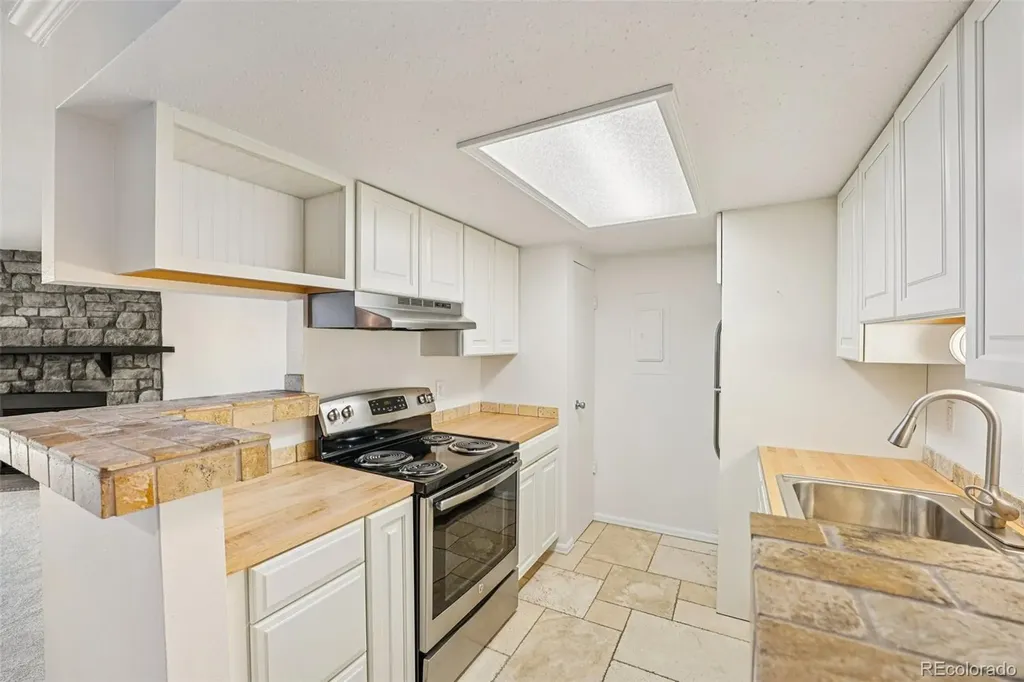 8335 Fairmount Drive Denver CO 80247