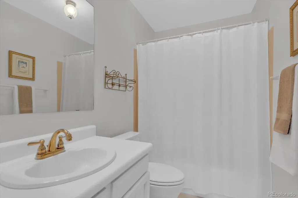 7482 W Peakview Avenue Littleton CO 80123