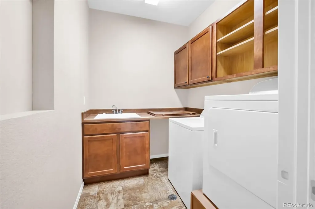 2335 Winding Drive Longmont CO 80504