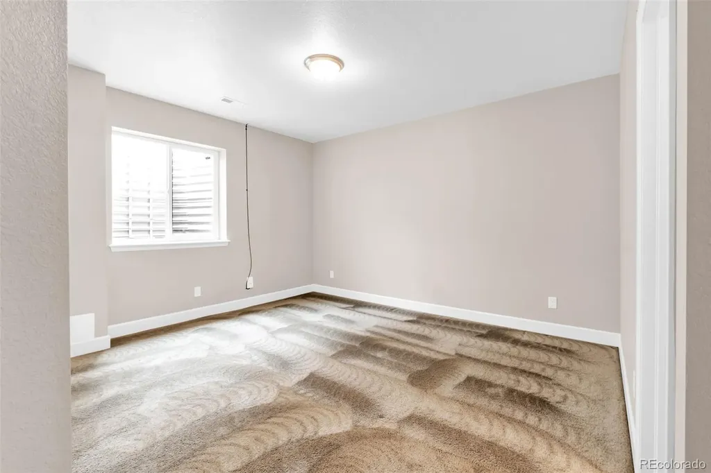 2335 Winding Drive Longmont CO 80504