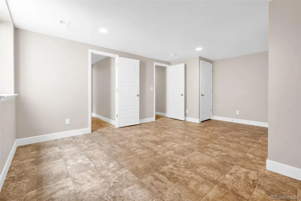 2335 Winding Drive Longmont CO 80504
