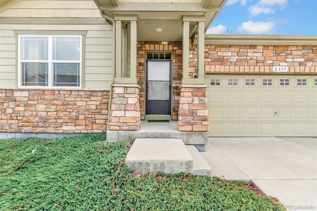 2335 Winding Drive Longmont CO 80504
