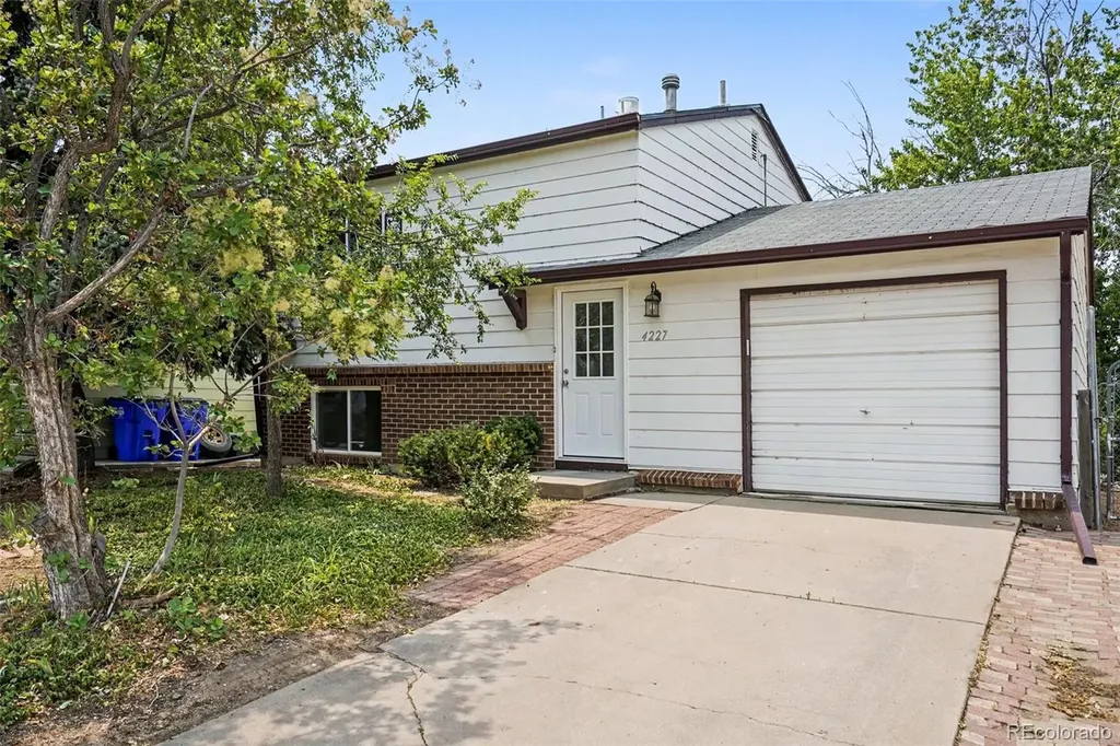 4227 S Uravan Street Aurora CO 80013