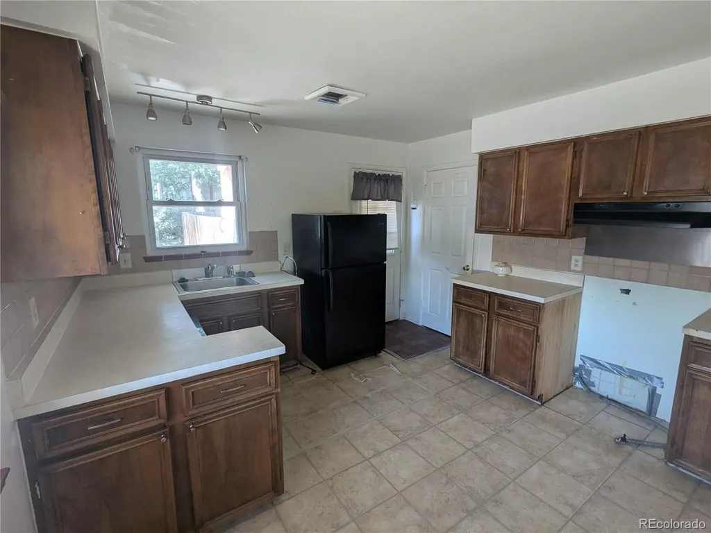 1676 S Wolcott Court Denver CO 80219