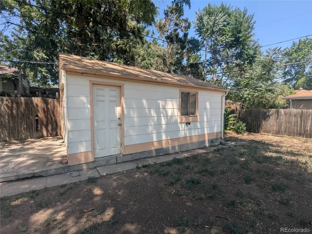 1676 S Wolcott Court Denver CO 80219