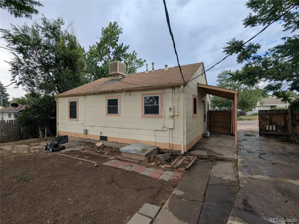 1676 S Wolcott Court Denver CO 80219