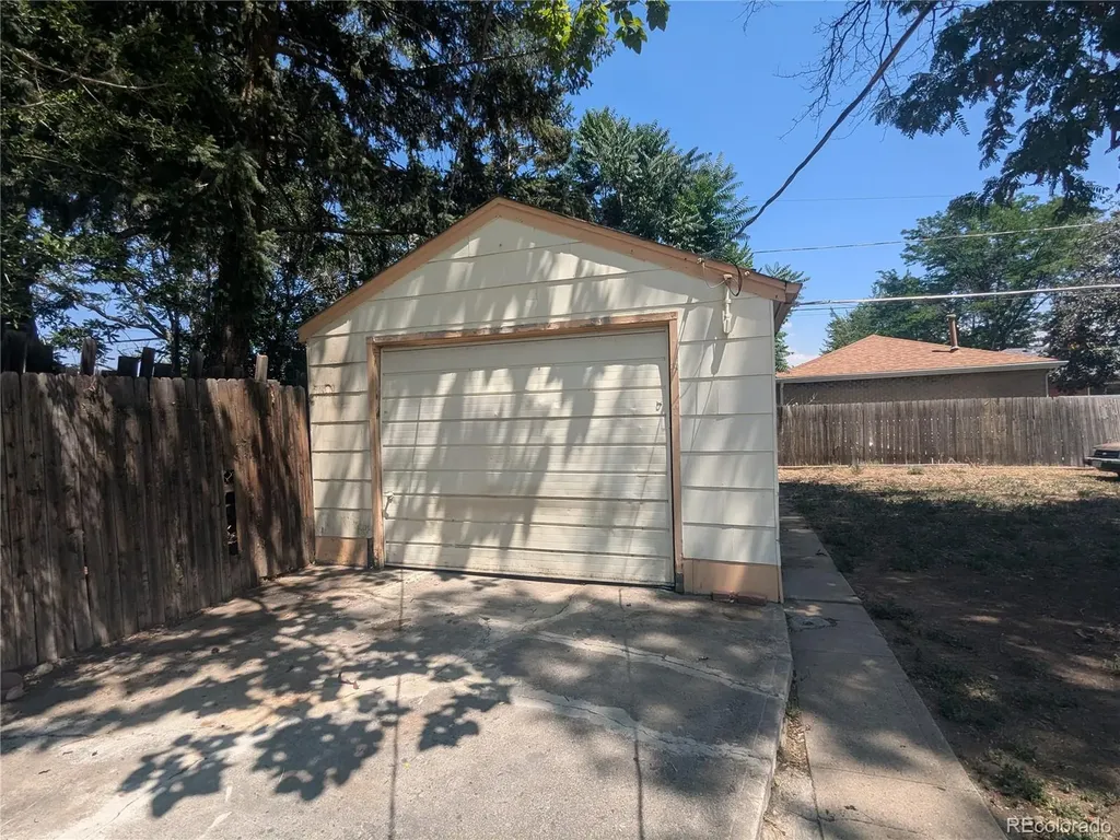 1676 S Wolcott Court Denver CO 80219