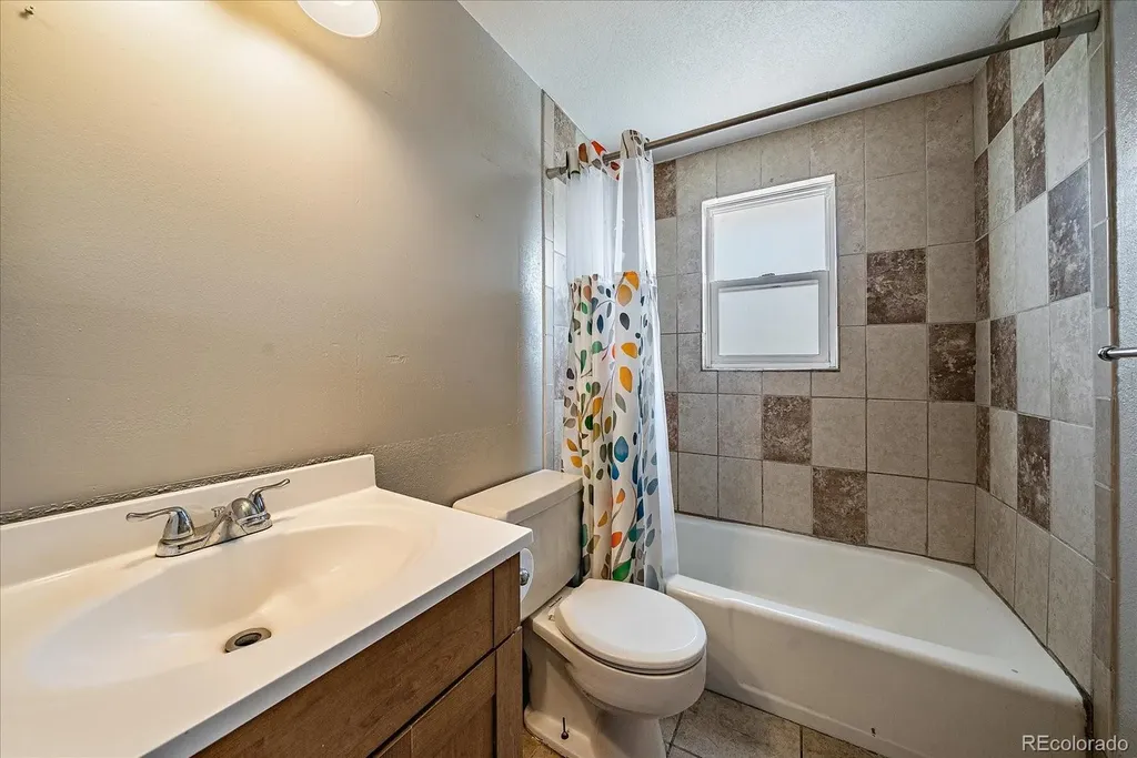5042 Scranton Street Denver CO 80239