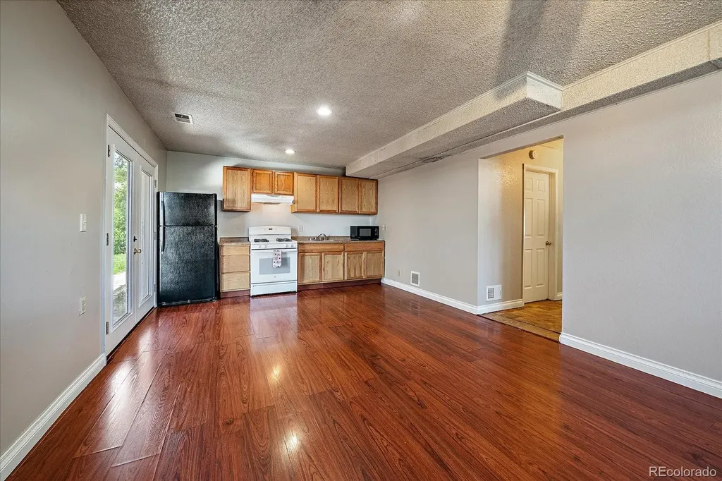 5042 Scranton Street Denver CO 80239