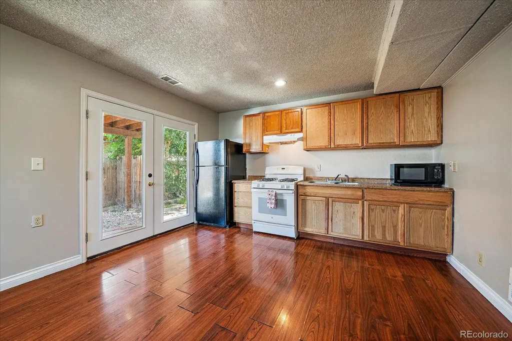 5042 Scranton Street Denver CO 80239