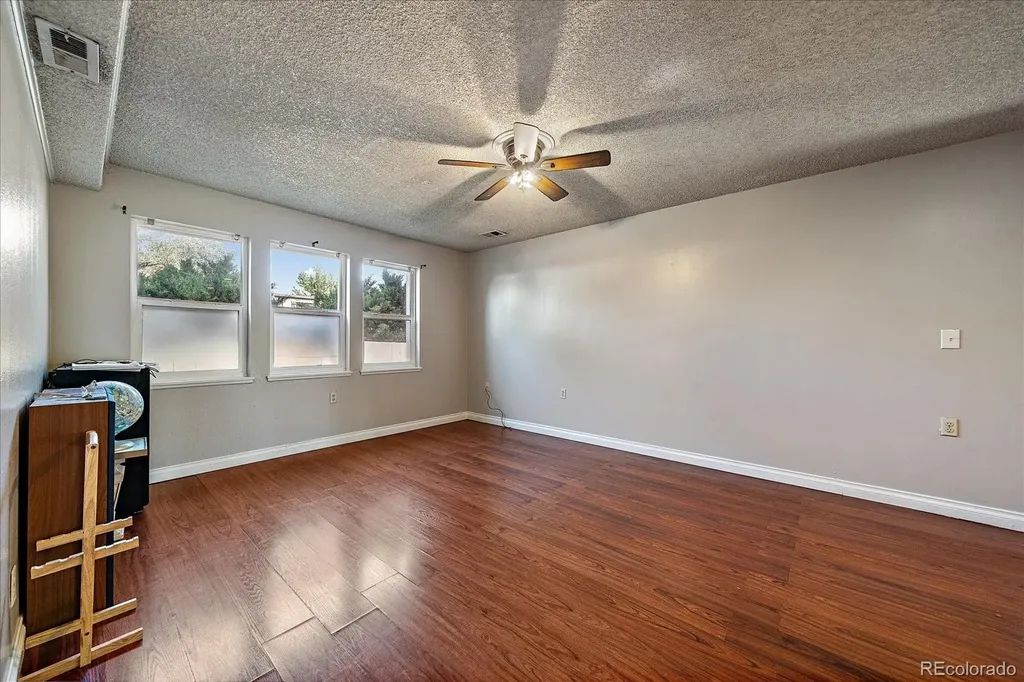 5042 Scranton Street Denver CO 80239