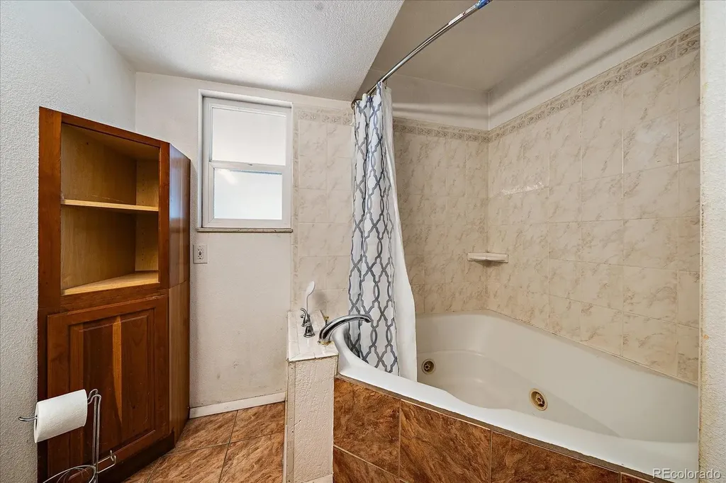 5042 Scranton Street Denver CO 80239