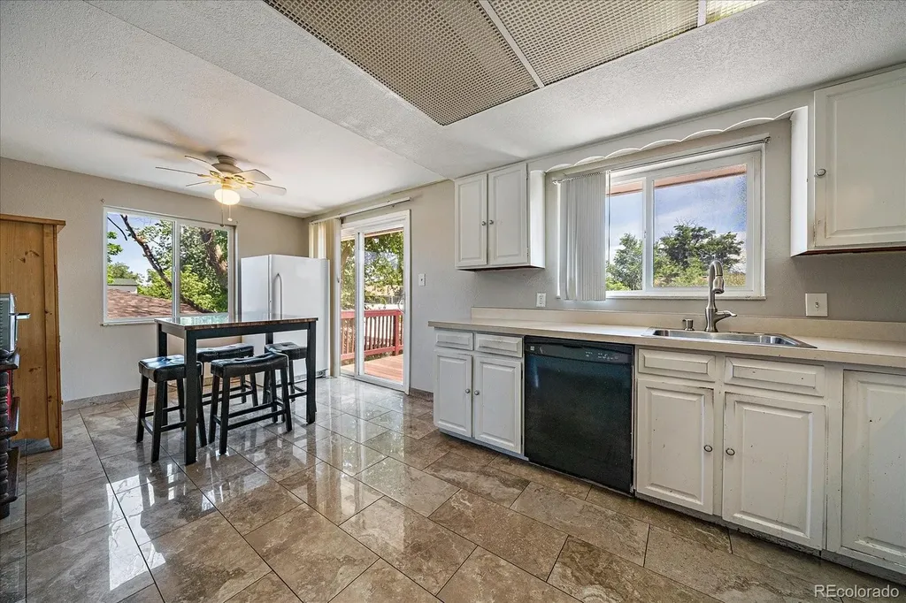 5042 Scranton Street Denver CO 80239