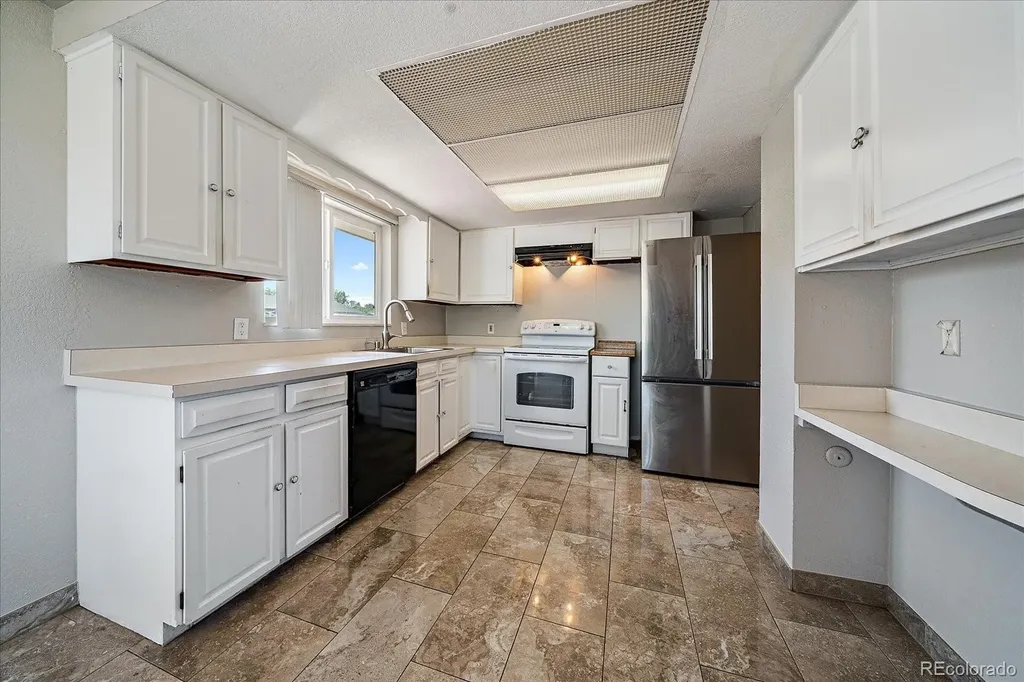 5042 Scranton Street Denver CO 80239