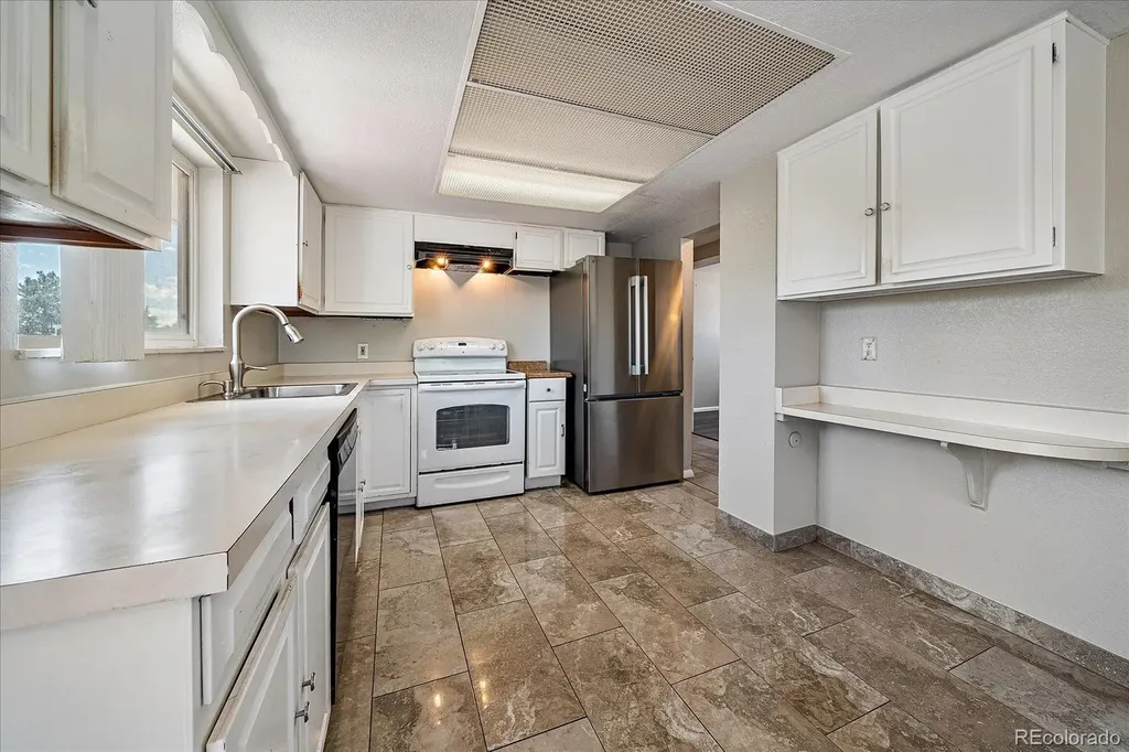 5042 Scranton Street Denver CO 80239