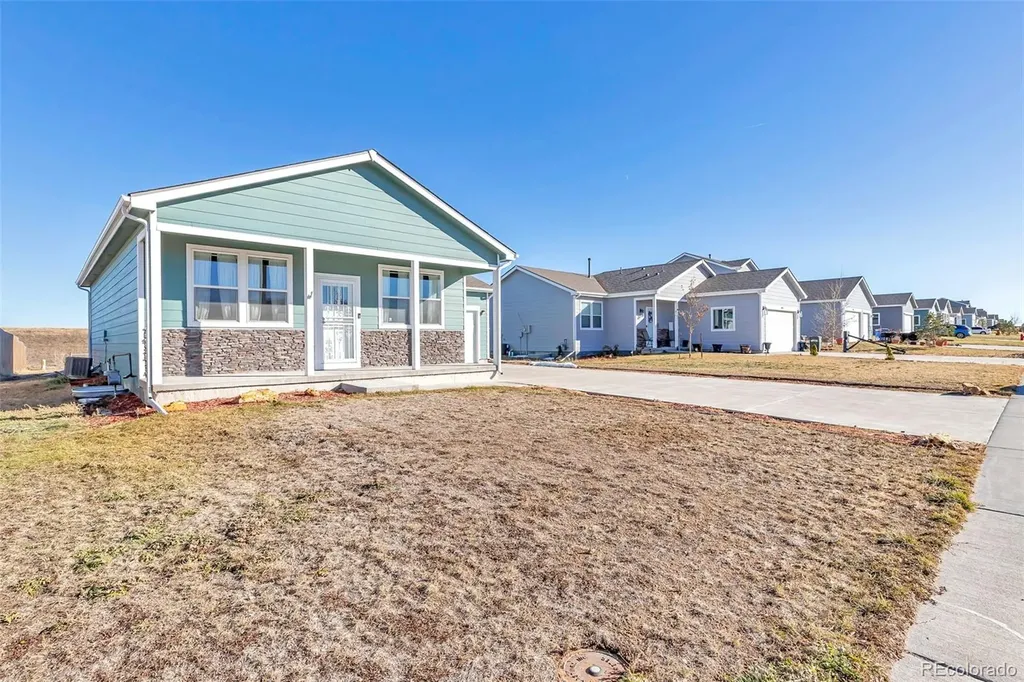 436 S 3rd Avenue Deer Trail CO 80105