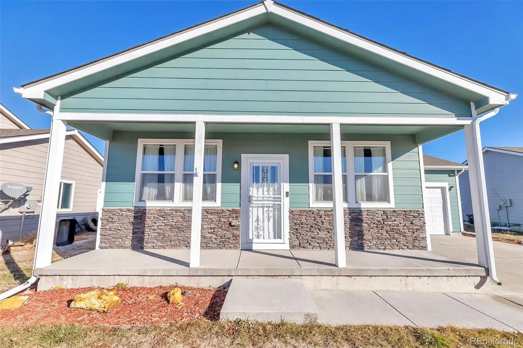 436 S 3rd Avenue Deer Trail CO 80105