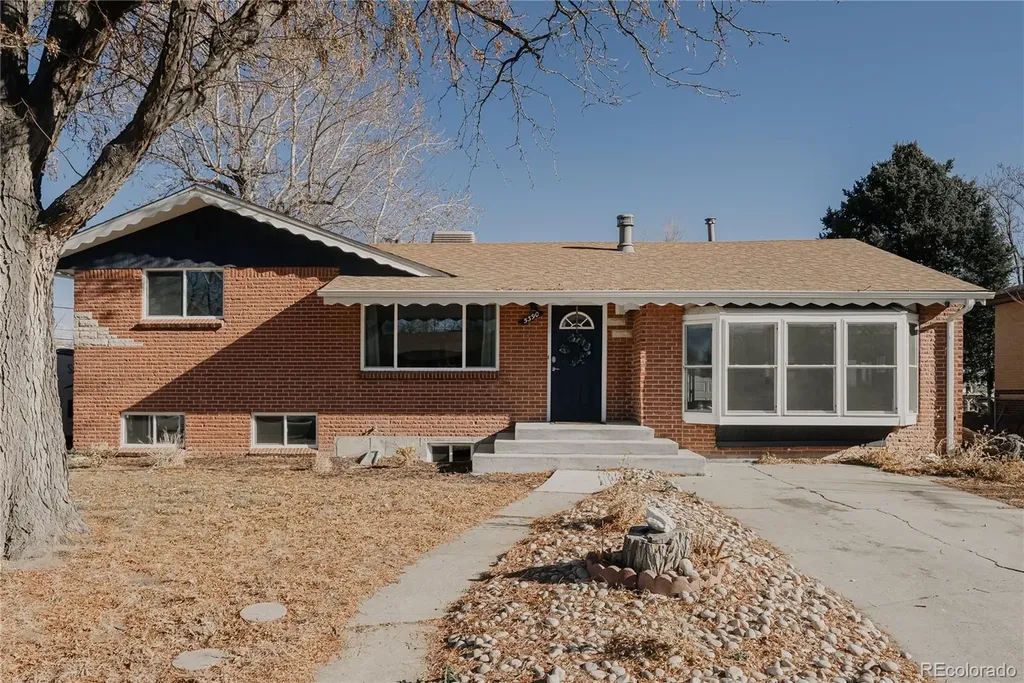 5390 Raritan Way Denver CO 80221