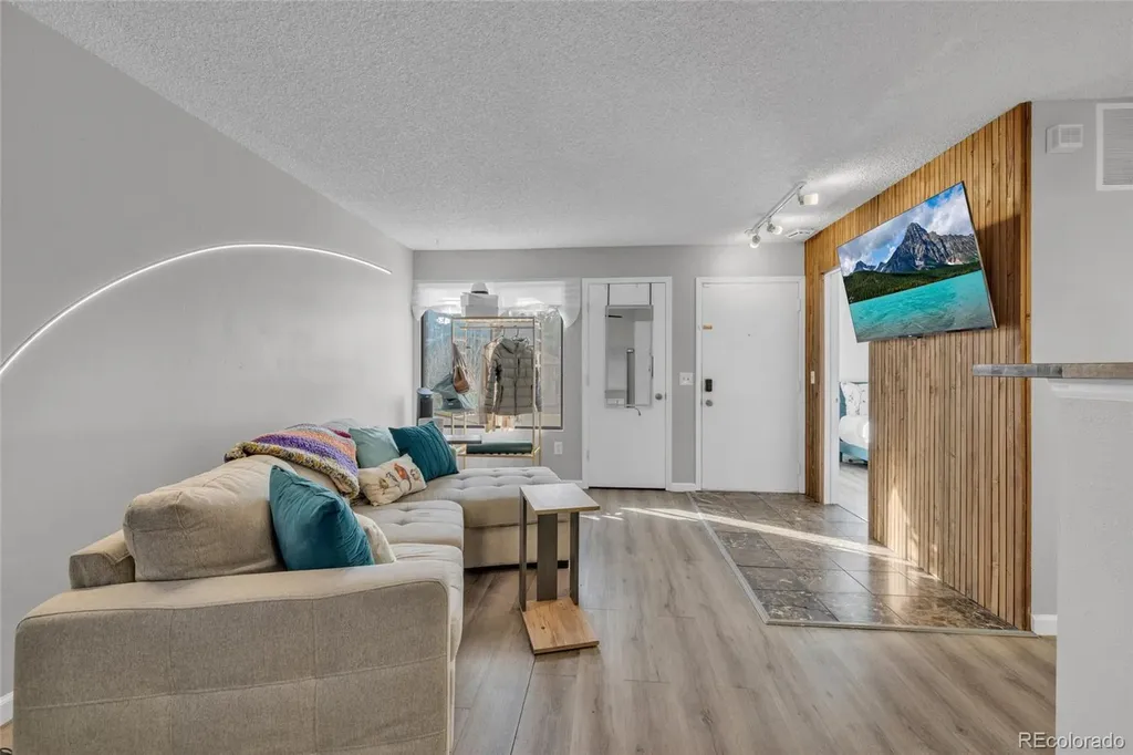 1830 Newland Court Lakewood CO 80214