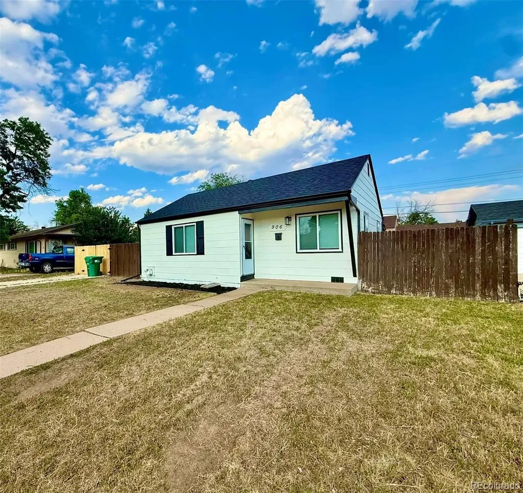 906 Nome Street Aurora CO 80010