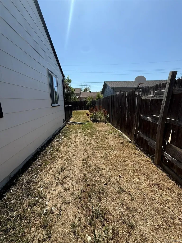 906 Nome Street Aurora CO 80010