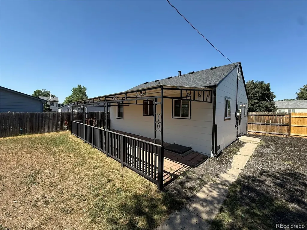 906 Nome Street Aurora CO 80010