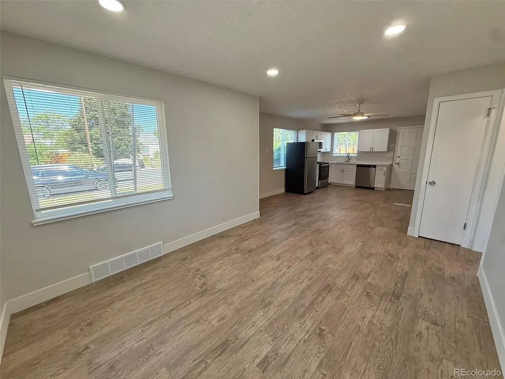 906 Nome Street Aurora CO 80010