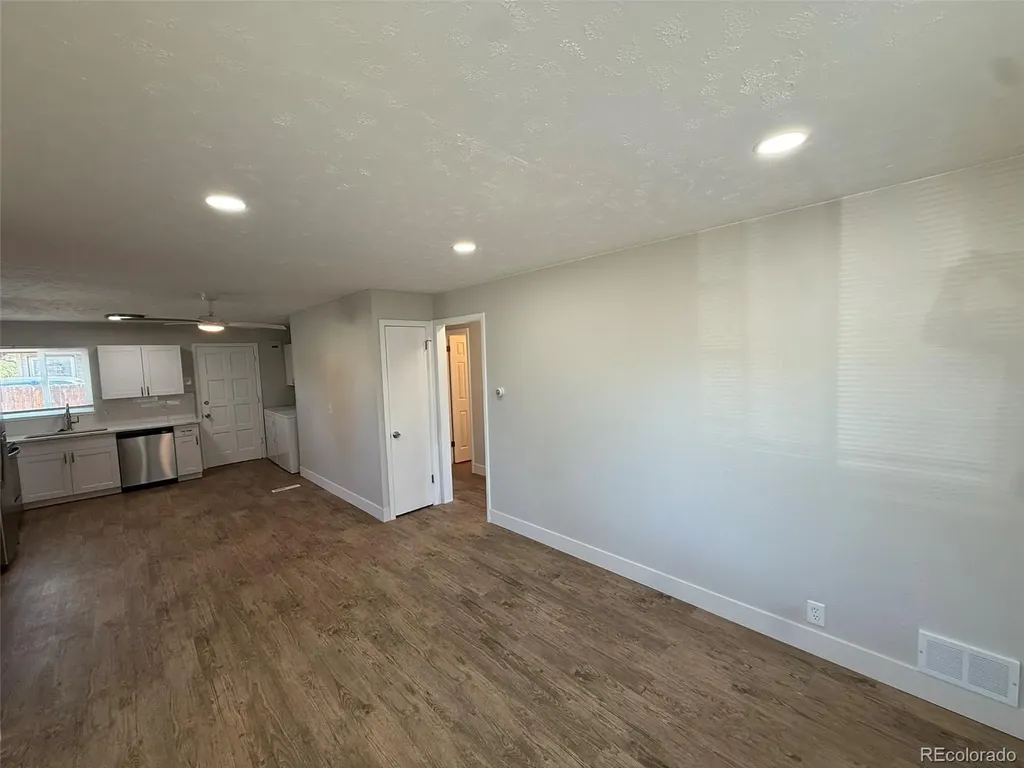 906 Nome Street Aurora CO 80010