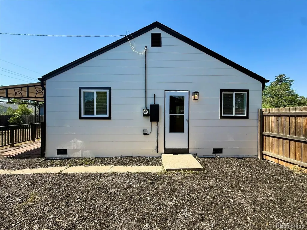 906 Nome Street Aurora CO 80010