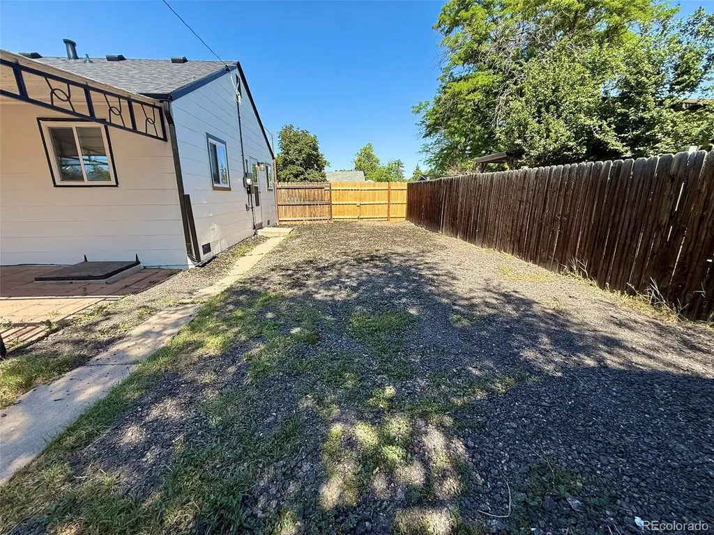 906 Nome Street Aurora CO 80010