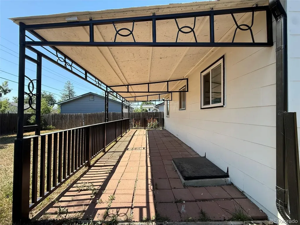 906 Nome Street Aurora CO 80010