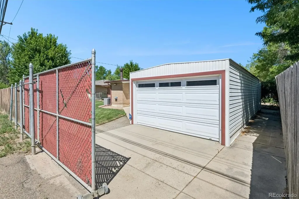 1721 Emery Street Longmont CO 80501