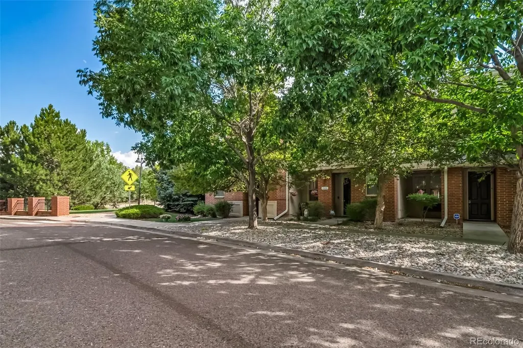 13694 E Weaver Place Englewood CO 80111