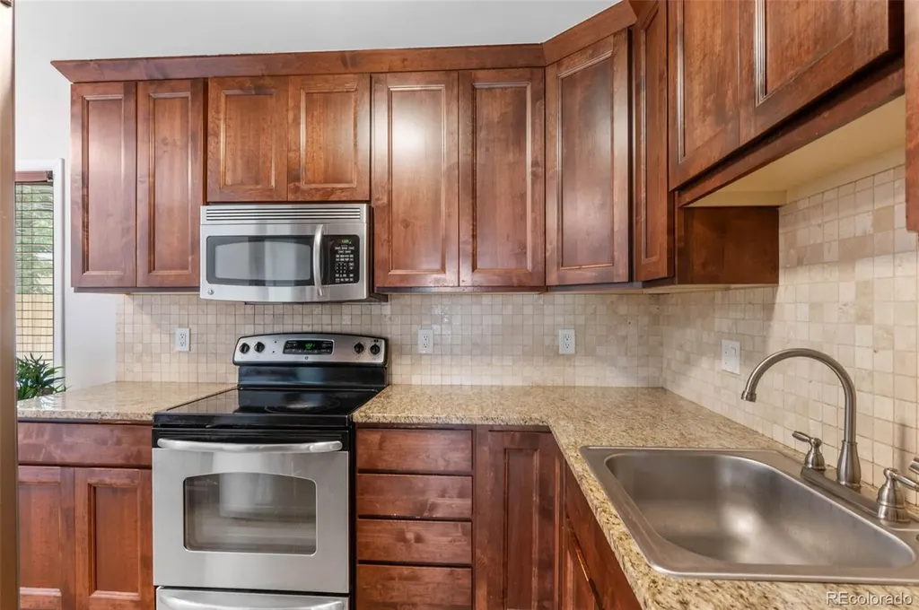 995 Ironton Street Aurora CO 80010