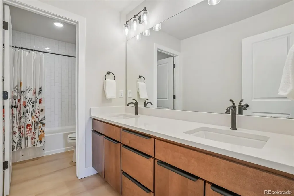 7319 S Yantley Way Aurora CO 80016