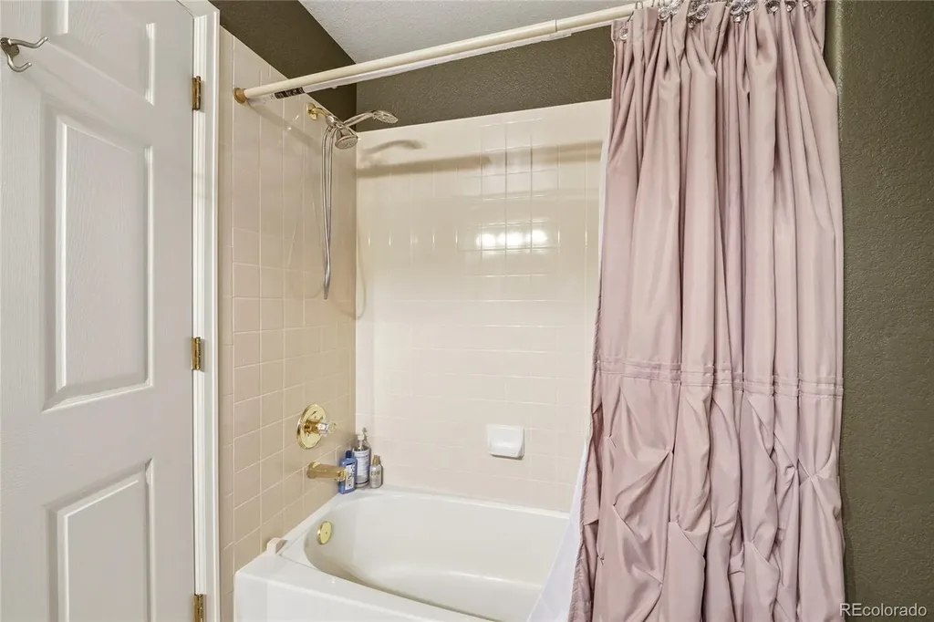 13732 Legend Way Broomfield CO 80023