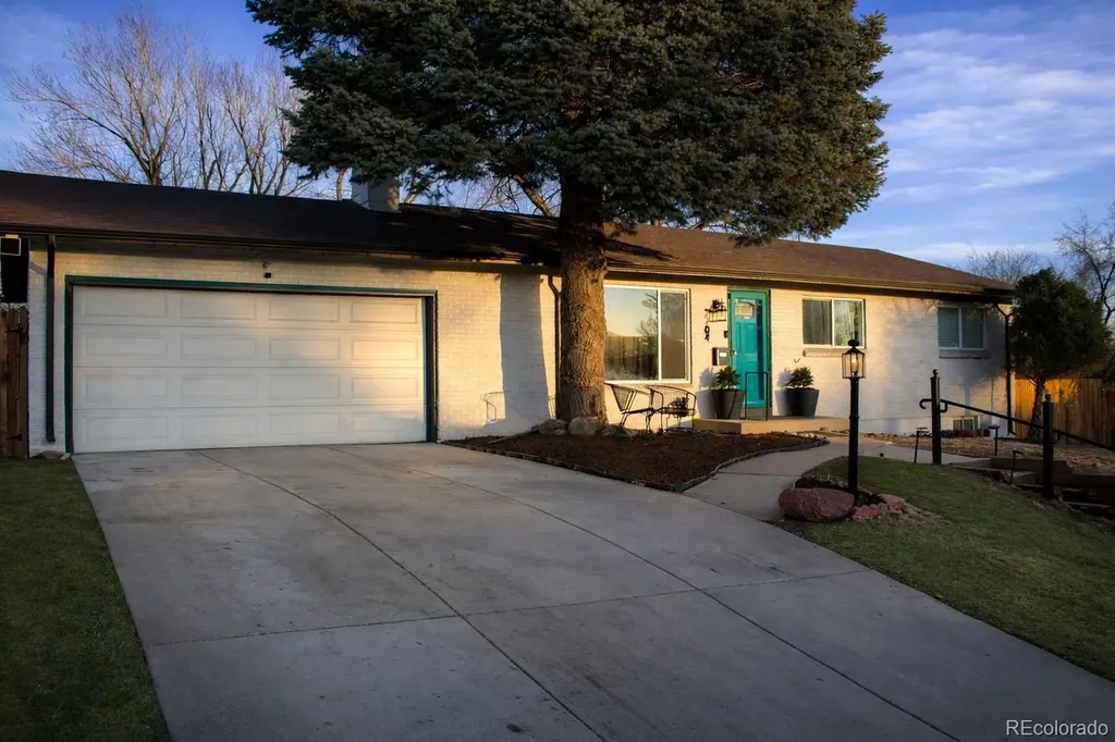 2704 S Zurich Court Denver CO 80236