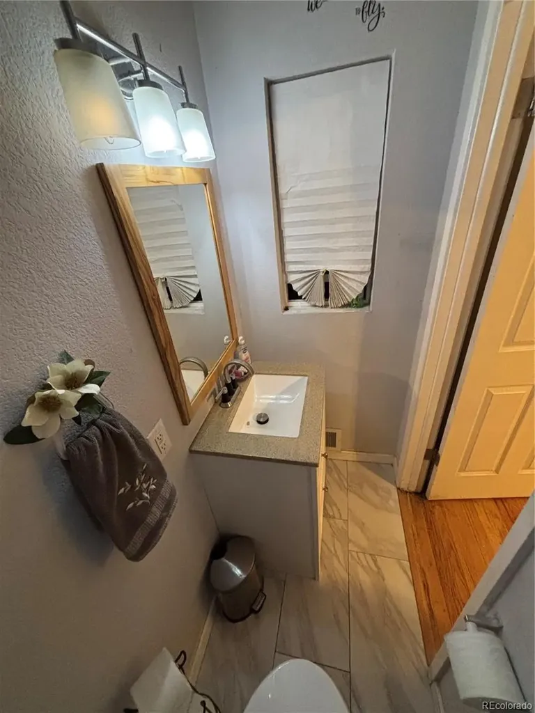 2704 S Zurich Court Denver CO 80236