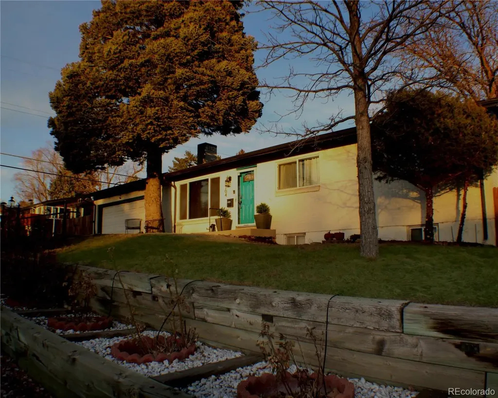 2704 S Zurich Court Denver CO 80236