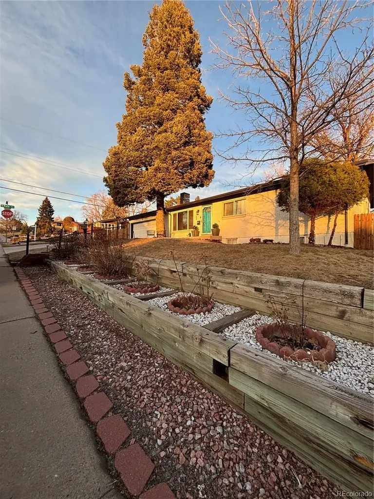 2704 S Zurich Court Denver CO 80236