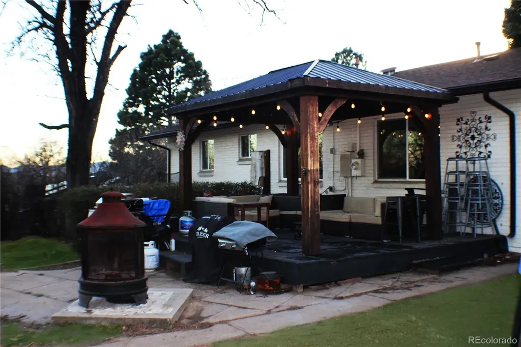 2704 S Zurich Court Denver CO 80236