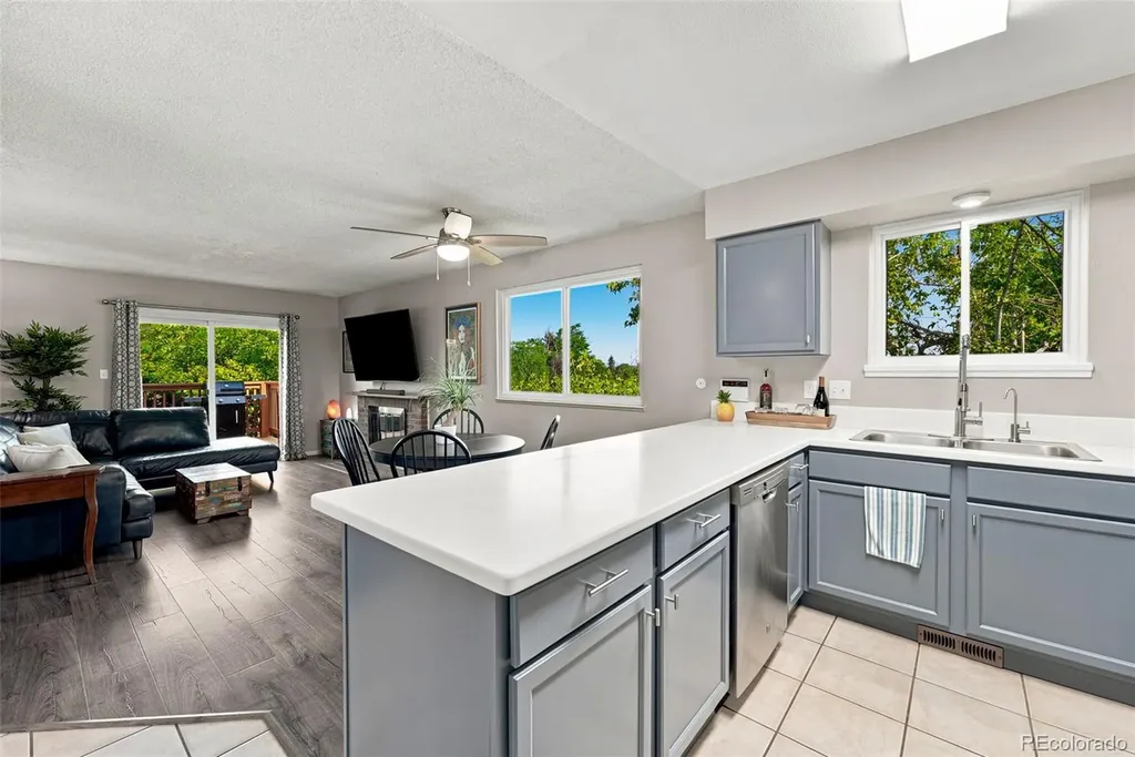 541 W Crestline Circle Littleton CO 80120